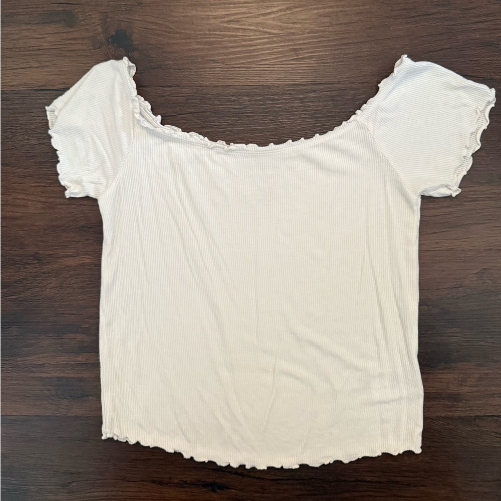 American Eagle Cropped‎ Off the Shoulder Ribbed Lettuce edge hems White Medium